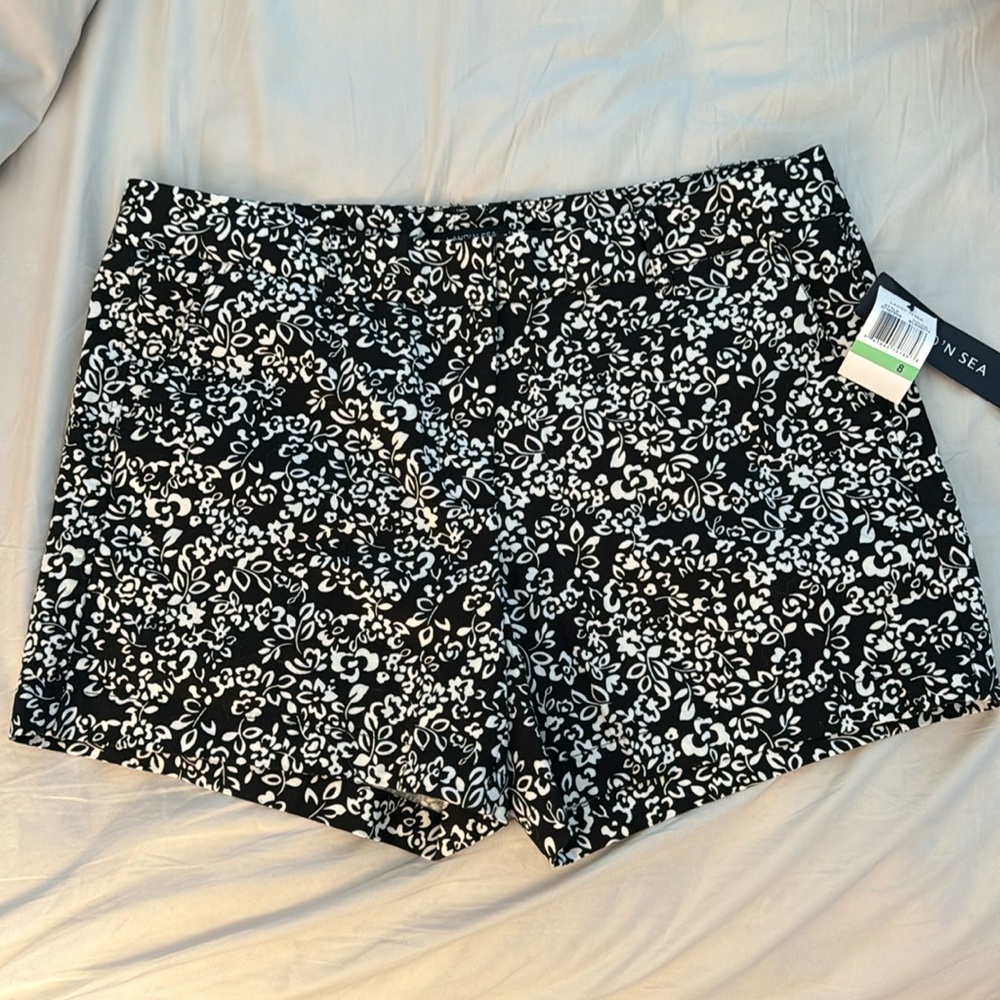 Land 'N Sea Sz 8 Floral Black White Shorts NWT